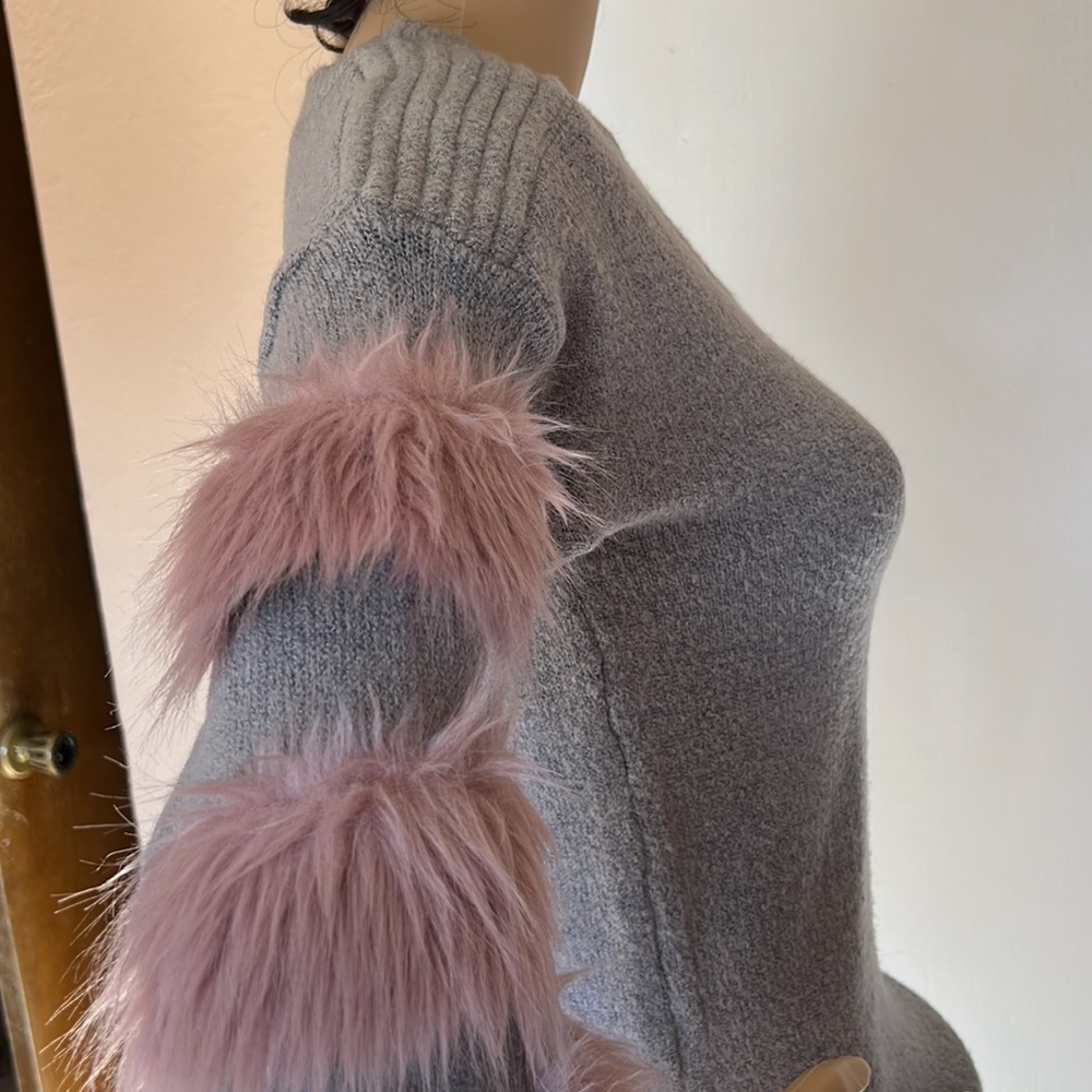 Grey Fur Sleeve Sweater. Size Medium - Picture 8 of 13